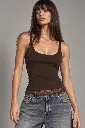 Top castanho com bainha de renda.webp