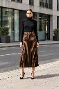 Moda urbana em corpo inteiro.webp