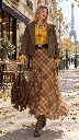 Moda outonal numa rua parisiense.webp