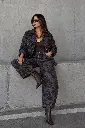 Editorial urbano com conjunto paisley04.webp
