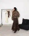 Editorial de Moda com Saia de Renda Castanha (1).webp